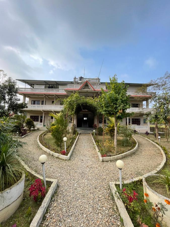 Hotel Tree Tops Sauraha Exteriér fotografie