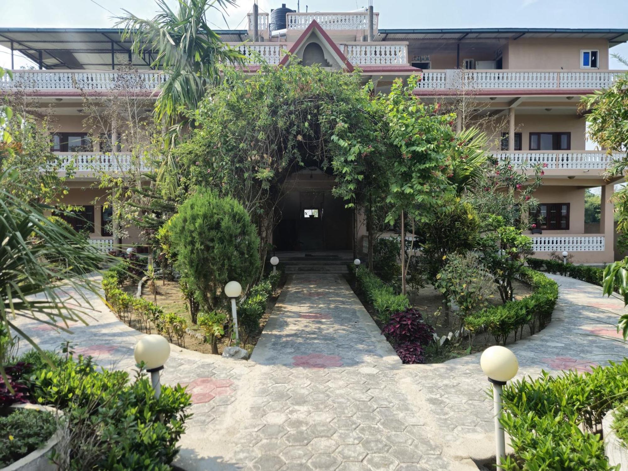 Hotel Tree Tops Sauraha Exteriér fotografie