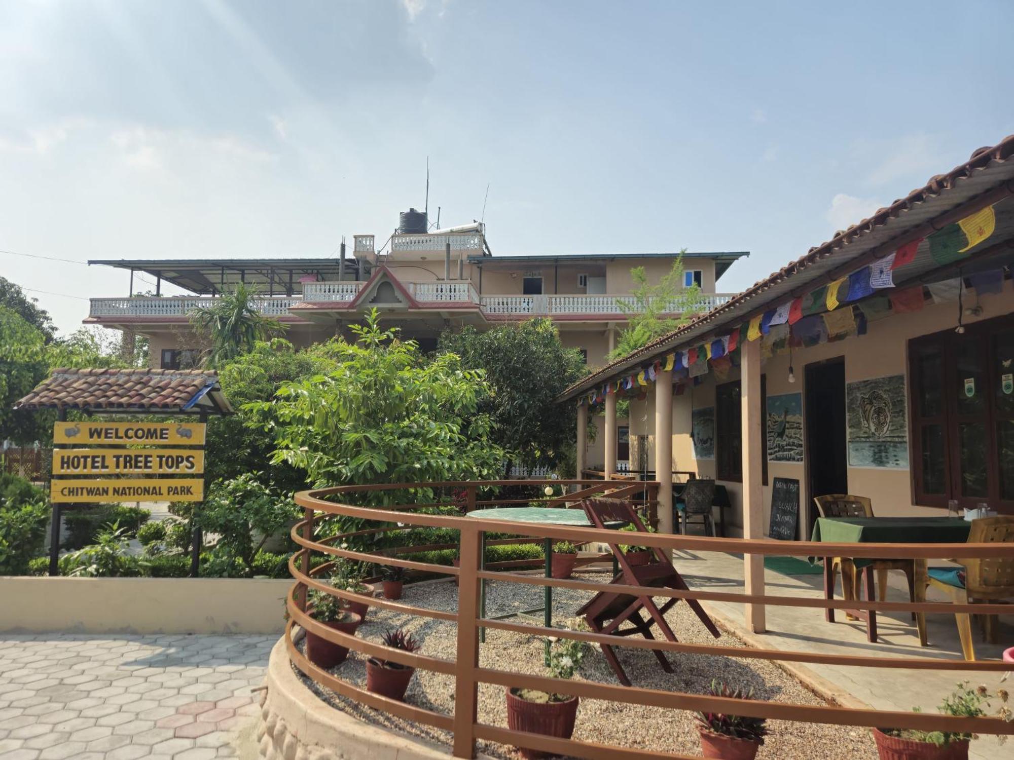 Hotel Tree Tops Sauraha Exteriér fotografie